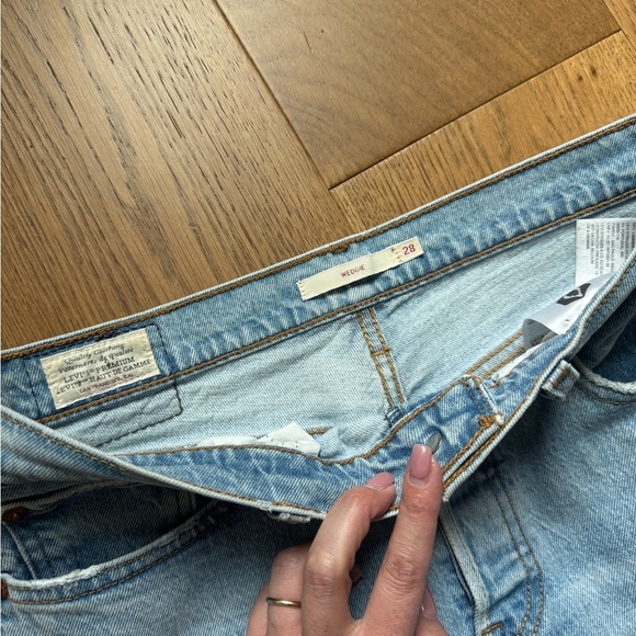 Levi’s Wedgie Icon High Rise Taper Leg Denim Jean - Size 28 - Light Wash - Picture 6 of 10